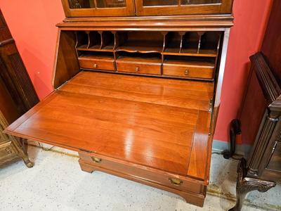 Cabinet on Chest