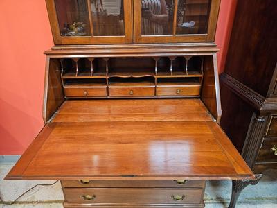 Cabinet on Chest