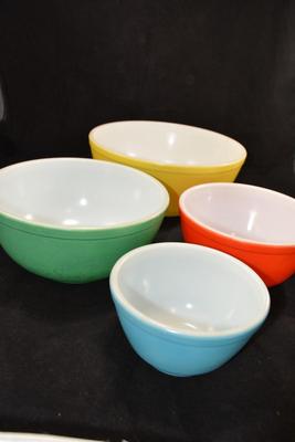 Vintage Pyrex Primary Colors Nesting Mixing Bowls