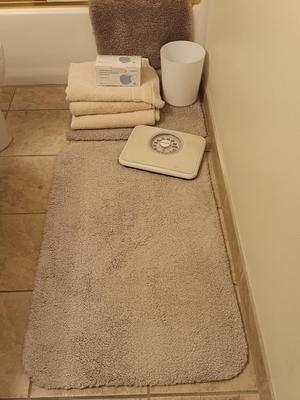 Bath towels - Bath rugs - Scale - trashcan - face masks and more