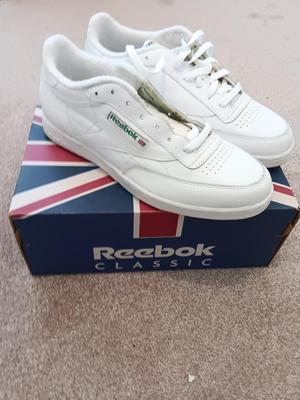 Men's size 11.5 Reebok Classic tennis shoes - Like new !