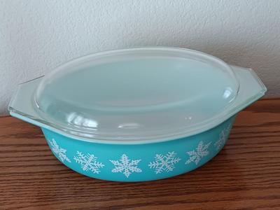 Rare Vintage Pyrex Turquoise Snowflake Lg Oval Casserole with Lid 045