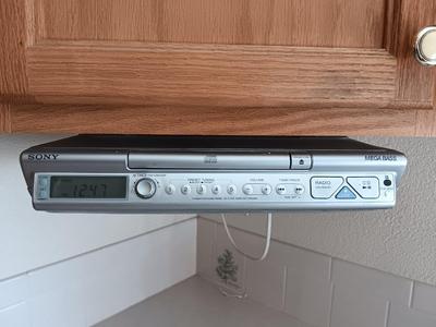 Working NICE! Cupboard undermount Sony AM/FM CD radio