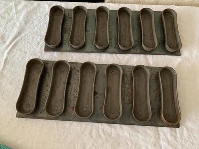 Vintage pair of Kreamer Connected Eclair or lady finger tins