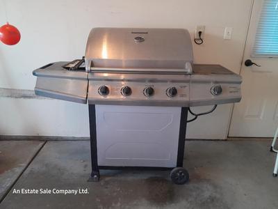 Nice Stainless Brinkman grill with propane bottle and cover