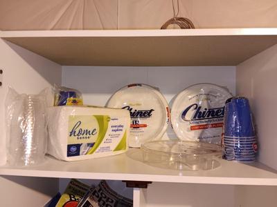 Kitchen paper products - Divided plates - regular plates - napkins - and plastic disposable cups