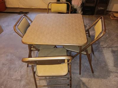 Folding Card / game table with 4 folding chairs