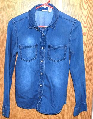 "Love, Peace, Happiness MUDD" Brand Western Style Denim Shirt with Pearl Syle Studded Snaps Size: XS