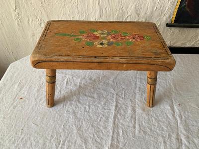 Sweet vintage wood step stool with painted flowes