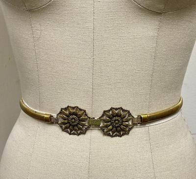 Vintage Gold Band with Medallion Stretch Metallic Belt women's size 8-10 M