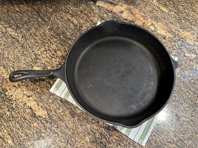 13.5" Cast Iron Pan