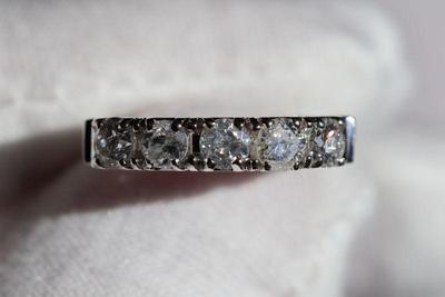 DIAMOND RING PLATINUM NATURAL D.70ctw ETERNITY

https://www.liveauctioneers.com/item/147048344_diamond-ring-platinum-natural-d70ctw-eternity
