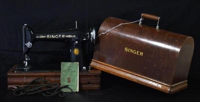 1932-33 SINGER MODEL 101-12 PORTABLE SEWING MACHINE
