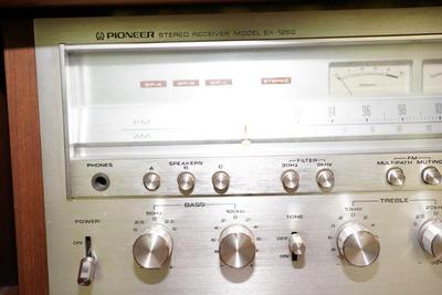 Pioneer Receiver SX 1250 
very good condition. 