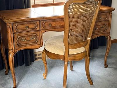 French Provincial classic dressing table, center lifts up to expose a mirror and area to store items. 