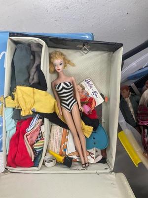 vintage Barbieâ€™s and accessories 