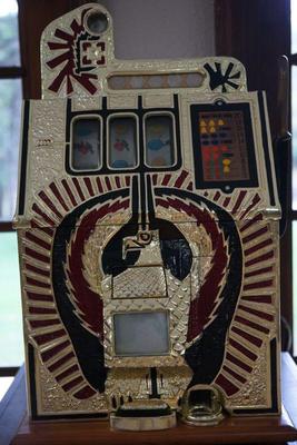 vintage mills slot machine., working with platform and key 