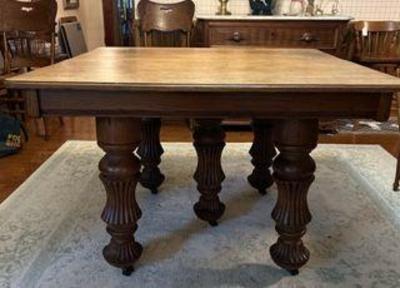 Antique Oak Dining Room Table with 4 leaves