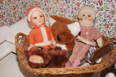 These dolls are from the early 20th century England. 
Felt dolls. 