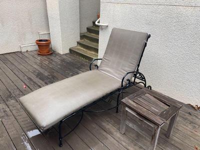 Outdoor chaise lounge 