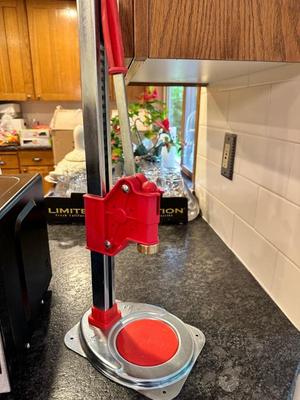 Superagata (bench capper for crown caps with automatic locking & adjustment to any bottle height