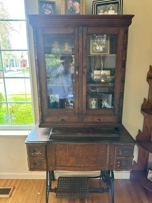 Vintage sewing machine & cabinet