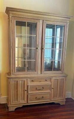 China Cabinet/Display Case with Mirror Back