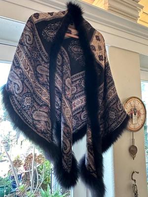 Beautiful fox lines shawl