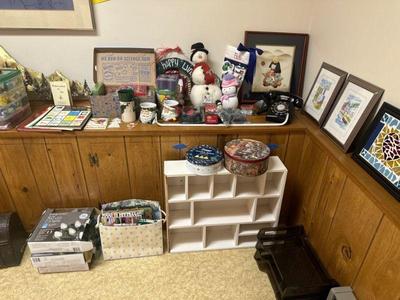 Holiday & crafting supplies