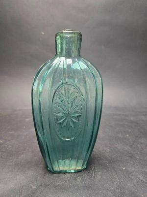 Sunburst Flask 1820-1840 Pale Green Sheared Mouth Pontil Scar Half Pint American Fine Condition