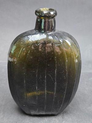 Very Rare New England Ribbed Melon Flask In Dark Green Probably 1815-1830 7 Inches 