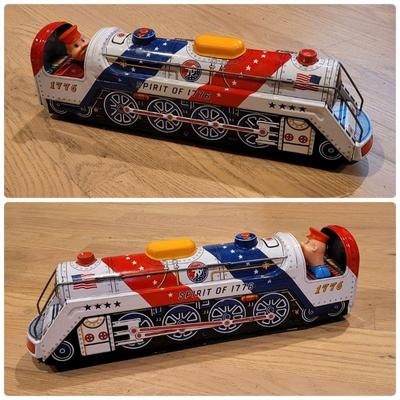 Vintage Toys - Metal train 