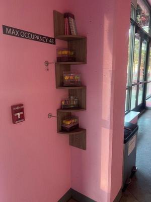 Corner shelving unit