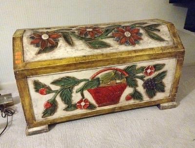 Italian style small blanket chest