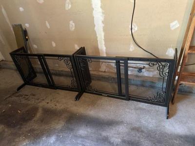 Adjustable black iron dog gate