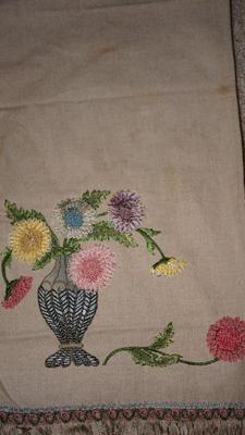 The queen of the linens is this textile of threads and yarn of three dimensional. The photo does not do it justice. 