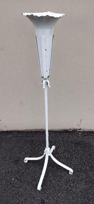 ADJUSTABLE METAL FLORIST VASE