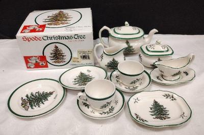 SPODE CHRISTMAS TREE CHILD'S TEA SET