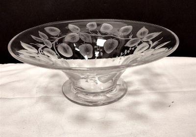 ANTIQUE STRAWBERRY PATTERN GLASS BOWL