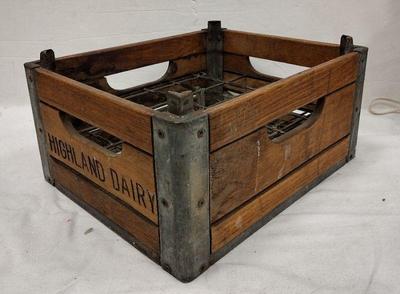 ANTIQUE DAIRY BOTTLE CRATE