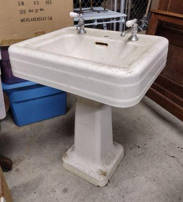 CAST IRON PEDESTAL SINK