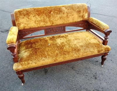 VICTORIAN SETTEE