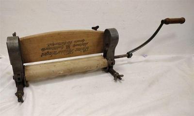ANTIQUE WRINGER