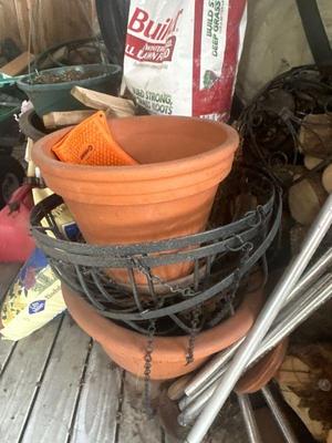 Pots & hanging baskets
