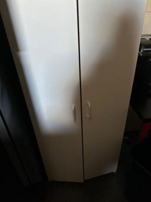 Storage cabinet