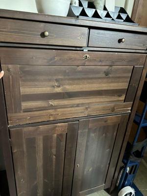 Sideboard hutch (closed)