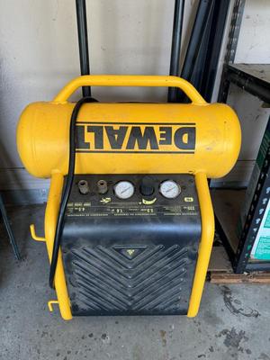 DEWALT 4.5-Gallon Portable Electric 225 PSI Horizontal Air Compressor
