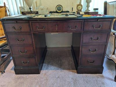 Desk by Skandia