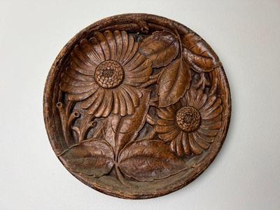 Syroco Carved Wood Daisy Wall Plaque