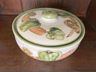 Louisville Stoneware Vintage Veggie Design Covered Casserole Dish